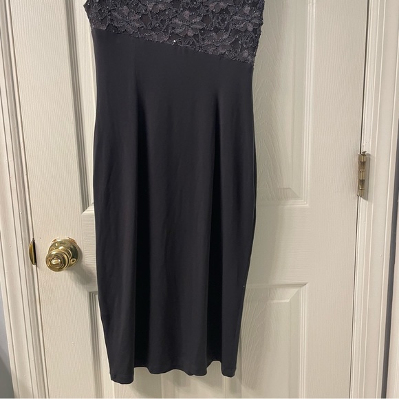 Formal dress - Picture 3 of 5
